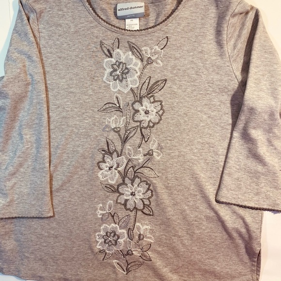 Alfred Dunner- Top- Gray. 3/4 sleeves. Size PM. Embroidery in front. - Picture 1 of 6